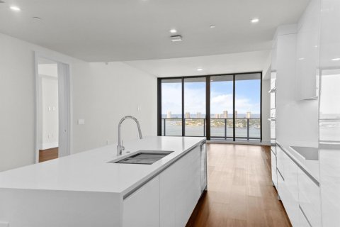 Condo in Lake Park, Florida, 3 bedrooms № 2261970 - photo 8