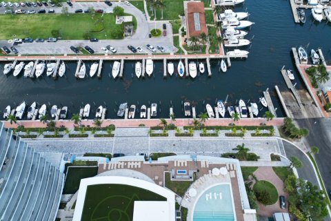 Condo in Lake Park, Florida, 3 bedrooms № 2261970 - photo 3