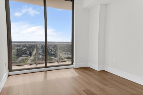 Condo in Lake Park, Florida, 3 bedrooms № 2261970 - photo 14