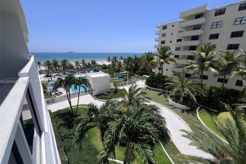 Copropriété à vendre à Miami Beach, Floride: 1 chambre, 65.03 m2 № 2259865 - photo 3