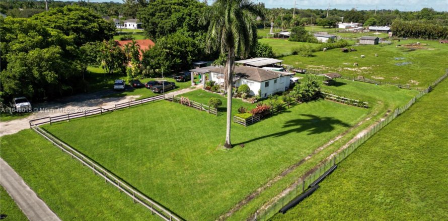 Casa en Davie, Florida 3 dormitorios, 157.84 m2 № 2039422