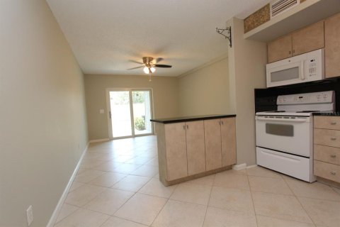Condo in Tampa, Florida, 2 rooms  № 1773630 - photo 2