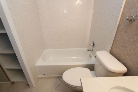 Condo in Tampa, Florida, 2 rooms  № 1773630 - photo 15