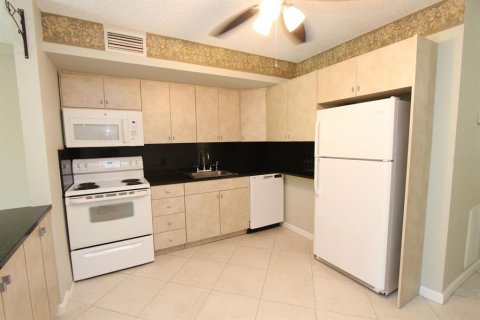 Condo in Tampa, Florida, 2 rooms  № 1773630 - photo 3