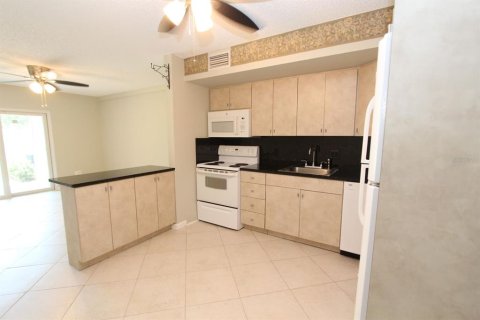 Condo in Tampa, Florida, 2 rooms  № 1773630 - photo 8