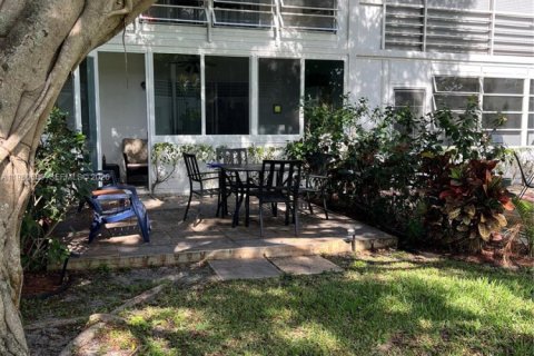 Condo in Deerfield Beach, Florida, 1 bedroom  № 2044140 - photo 15