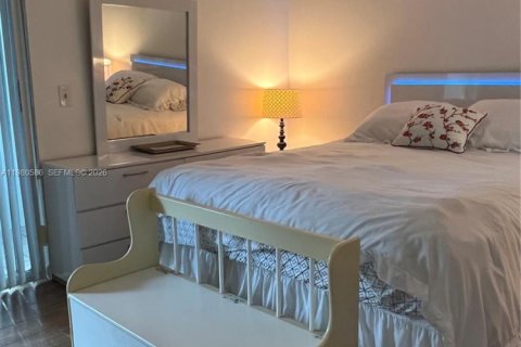 Condo in Deerfield Beach, Florida, 1 bedroom  № 2044140 - photo 12