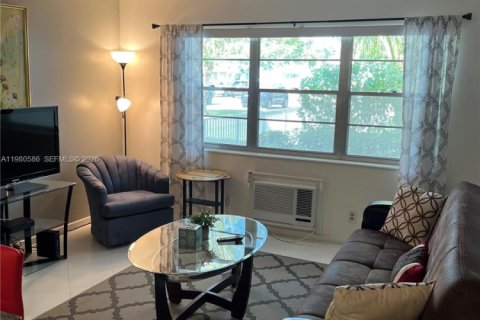 Condo in Deerfield Beach, Florida, 1 bedroom  № 2044140 - photo 3