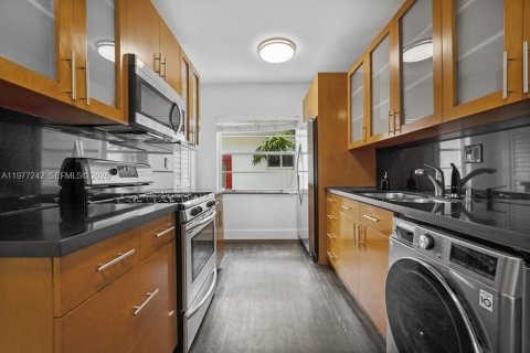 Copropriété à vendre à Miami Beach, Floride: 2 chambres, 104.98 m2 № 2041967 - photo 5