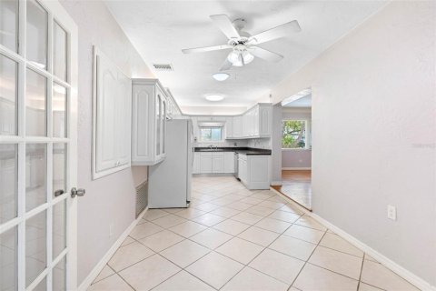 Casa en alquiler en Saint Petersburg, Florida, 3 dormitorios, 139.35 m2 № 1908393 - foto 24