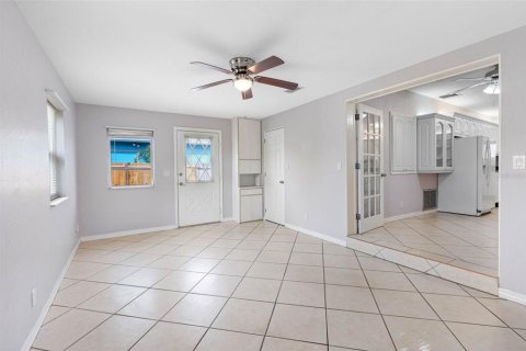 Casa en alquiler en Saint Petersburg, Florida, 3 dormitorios, 139.35 m2 № 1908393 - foto 26