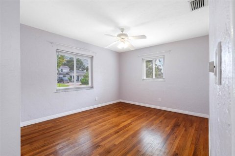 Casa en alquiler en Saint Petersburg, Florida, 3 dormitorios, 139.35 m2 № 1908393 - foto 9
