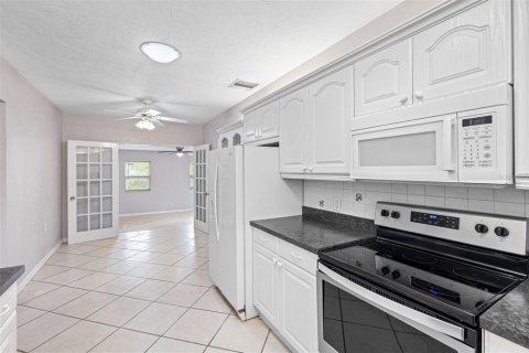 Casa en alquiler en Saint Petersburg, Florida, 3 dormitorios, 139.35 m2 № 1908393 - foto 21