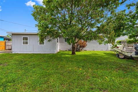 Casa en alquiler en Saint Petersburg, Florida, 3 dormitorios, 139.35 m2 № 1908393 - foto 3