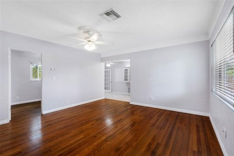 Casa en alquiler en Saint Petersburg, Florida, 3 dormitorios, 139.35 m2 № 1908393 - foto 14