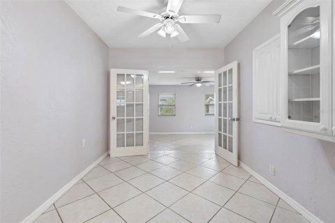 Casa en alquiler en Saint Petersburg, Florida, 3 dormitorios, 139.35 m2 № 1908393 - foto 22