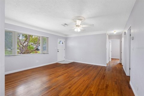 Casa en alquiler en Saint Petersburg, Florida, 3 dormitorios, 139.35 m2 № 1908393 - foto 16