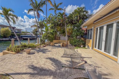 House in North Miami Beach, Florida 4 bedrooms, 395.48 sq.m. № 2082785 - photo 24