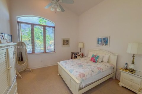 House in North Miami Beach, Florida 4 bedrooms, 395.48 sq.m. № 2082785 - photo 15