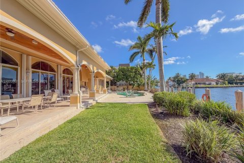 House in North Miami Beach, Florida 4 bedrooms, 395.48 sq.m. № 2082785 - photo 22