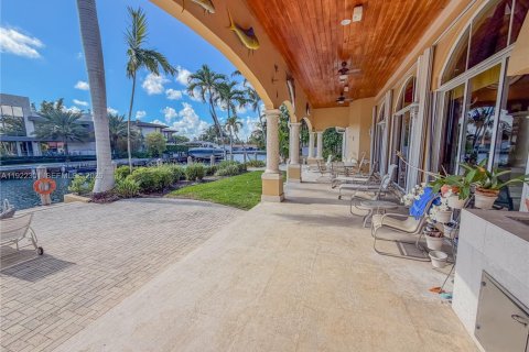 House in North Miami Beach, Florida 4 bedrooms, 395.48 sq.m. № 2082785 - photo 20