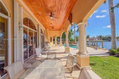 House in North Miami Beach, Florida 4 bedrooms, 395.48 sq.m. № 2082785 - photo 23
