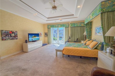 House in North Miami Beach, Florida 4 bedrooms, 395.48 sq.m. № 2082785 - photo 14