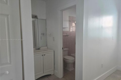 Снять в аренду виллу или дом в Майами, Флорида 5 спален, 159.33м2, № 1957060 - фото 10