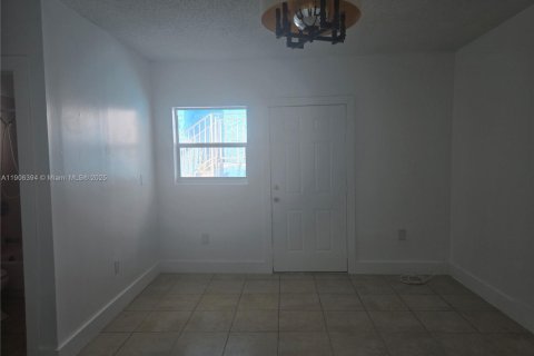 Снять в аренду виллу или дом в Майами, Флорида 5 спален, 159.33м2, № 1957060 - фото 9