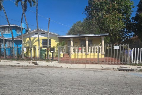 Снять в аренду виллу или дом в Майами, Флорида 5 спален, 159.33м2, № 1957060 - фото 1