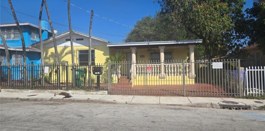 Дом в Майами, Флорида 5 спален, 159.33м2 № 1957060