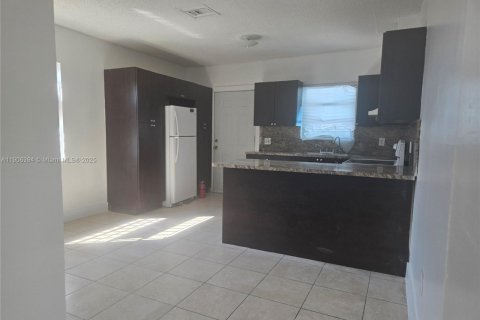 Снять в аренду виллу или дом в Майами, Флорида 5 спален, 159.33м2, № 1957060 - фото 5