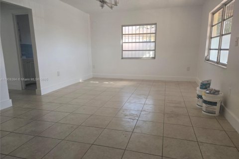 Снять в аренду виллу или дом в Майами, Флорида 5 спален, 159.33м2, № 1957060 - фото 6