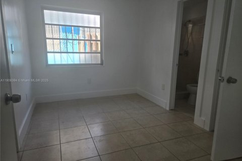 Снять в аренду виллу или дом в Майами, Флорида 5 спален, 159.33м2, № 1957060 - фото 12