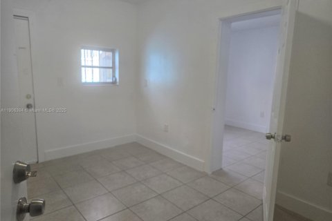 Снять в аренду виллу или дом в Майами, Флорида 5 спален, 159.33м2, № 1957060 - фото 11