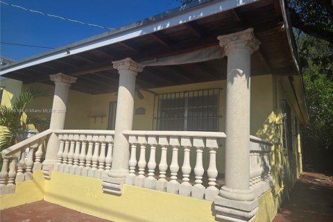 Снять в аренду виллу или дом в Майами, Флорида 5 спален, 159.33м2, № 1957060 - фото 2
