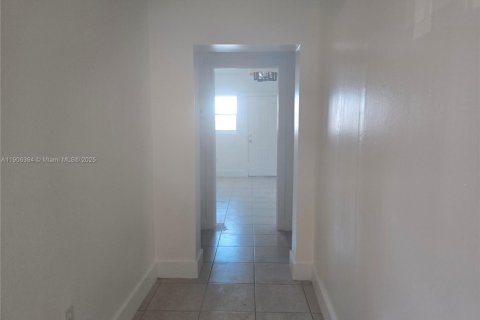 Снять в аренду виллу или дом в Майами, Флорида 5 спален, 159.33м2, № 1957060 - фото 8