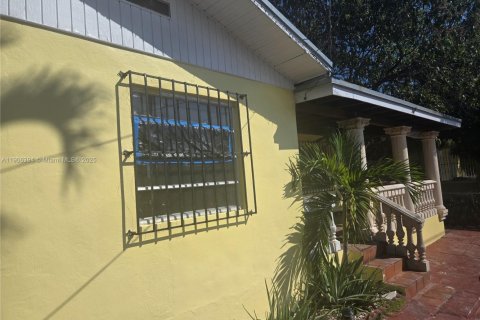 Снять в аренду виллу или дом в Майами, Флорида 5 спален, 159.33м2, № 1957060 - фото 4