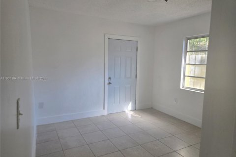 Снять в аренду виллу или дом в Майами, Флорида 5 спален, 159.33м2, № 1957060 - фото 7