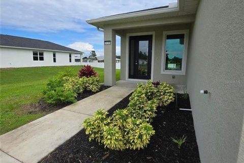 House in Punta Gorda, Florida 3 bedrooms, 152.17 sq.m. № 1916936 - photo 2