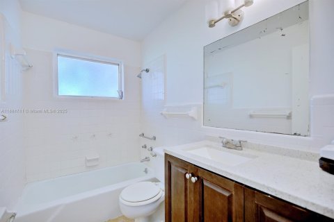 House in Sebring, Florida 3 bedrooms, 175.03 sq.m. № 1930233 - photo 22