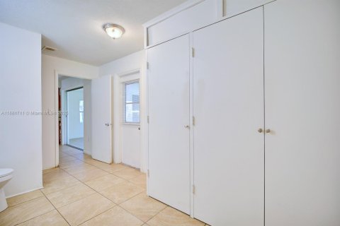 House in Sebring, Florida 3 bedrooms, 175.03 sq.m. № 1930233 - photo 15