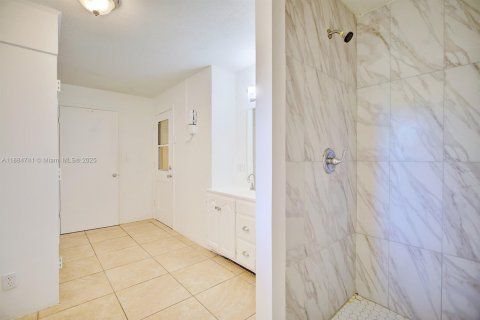 House in Sebring, Florida 3 bedrooms, 175.03 sq.m. № 1930233 - photo 14