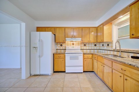 House in Sebring, Florida 3 bedrooms, 175.03 sq.m. № 1930233 - photo 10