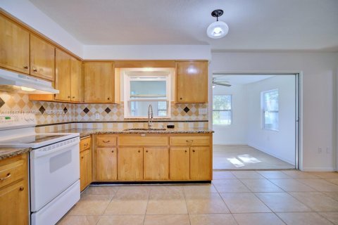 House in Sebring, Florida 3 bedrooms, 175.03 sq.m. № 1930233 - photo 8