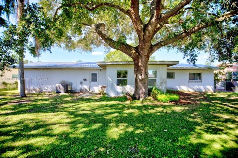 House in Sebring, Florida 3 bedrooms, 175.03 sq.m. № 1930233 - photo 26