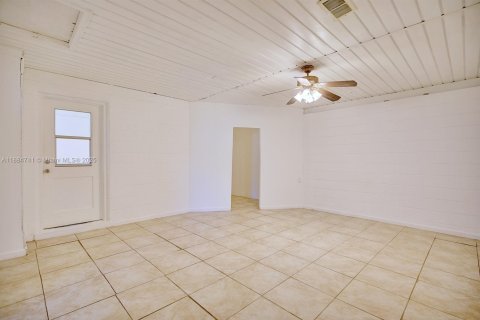 House in Sebring, Florida 3 bedrooms, 175.03 sq.m. № 1930233 - photo 17