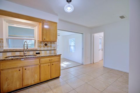 House in Sebring, Florida 3 bedrooms, 175.03 sq.m. № 1930233 - photo 11