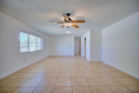 House in Sebring, Florida 3 bedrooms, 175.03 sq.m. № 1930233 - photo 5