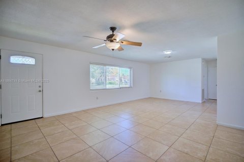 House in Sebring, Florida 3 bedrooms, 175.03 sq.m. № 1930233 - photo 6